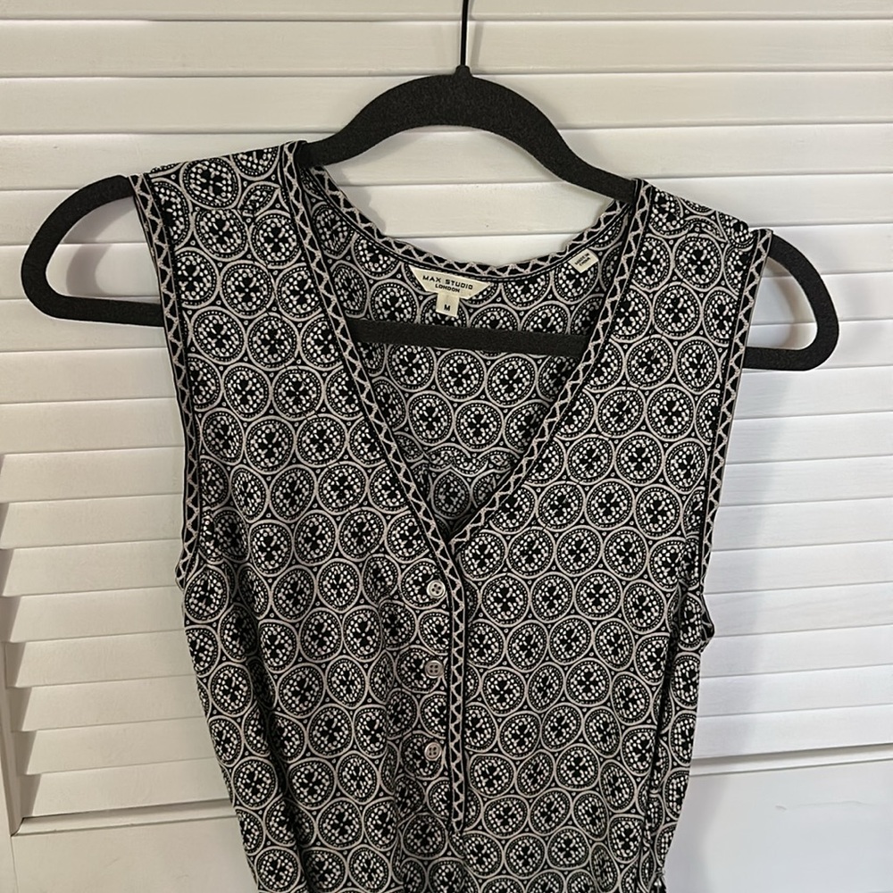 Elegant Black and Gray Patterned Dress